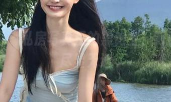 微密圈 – 私房写真里的黑饱宝，制服魅力尽显无遗